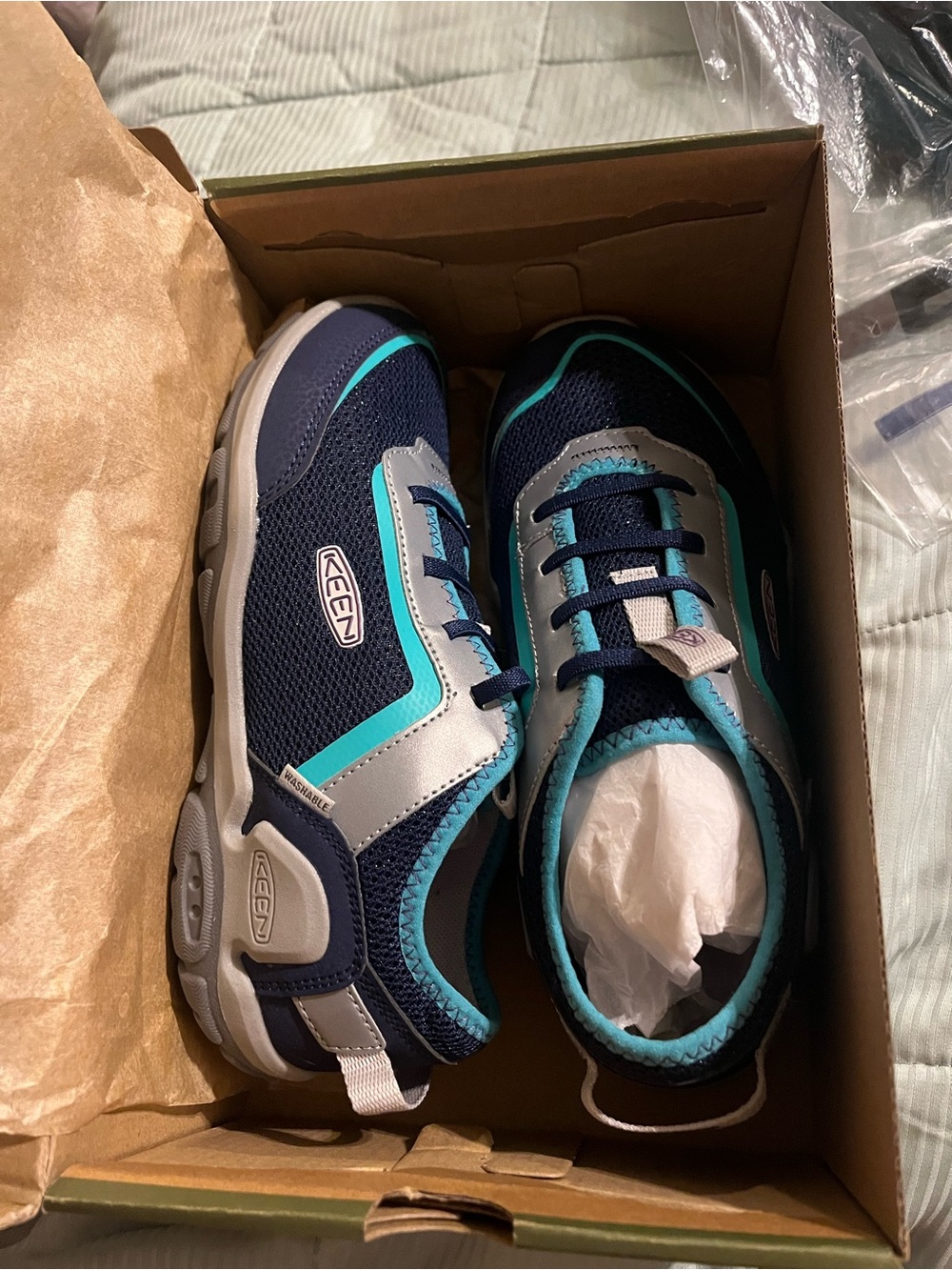Keen Kids Blue and Silver Mesh Athletic Sneaker Size 4 New